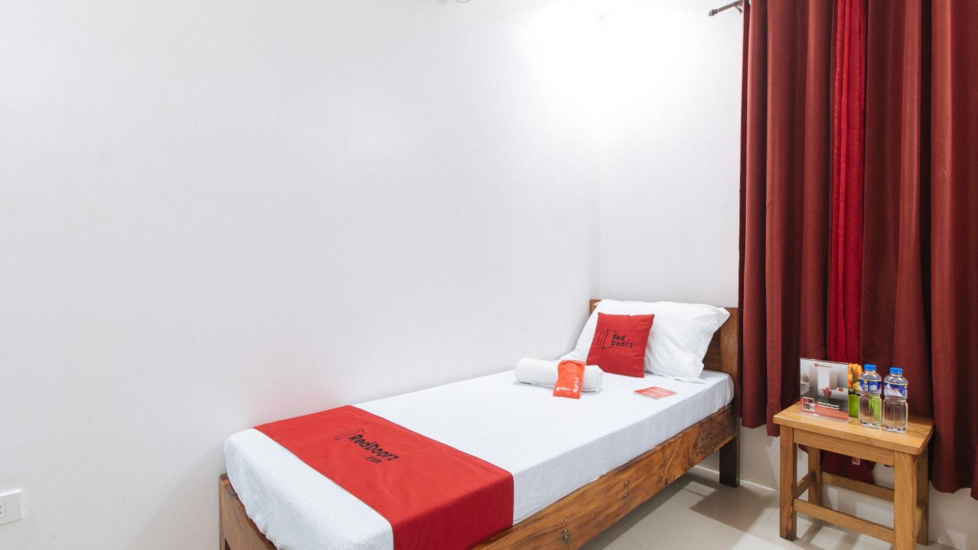 Reddoorz Plus @ Jollydays Hotel Nueva Ecija San Jose  Buitenkant foto