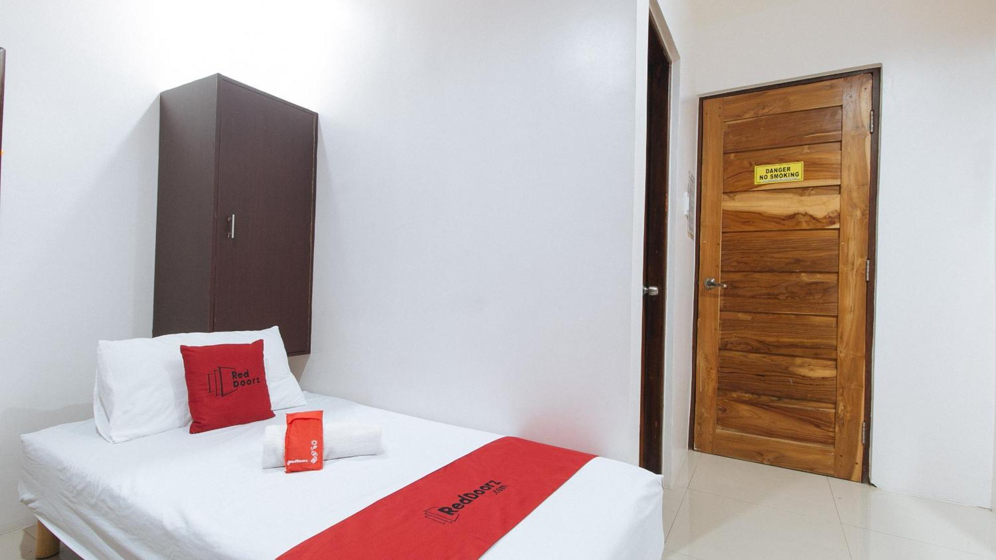 Reddoorz Plus @ Jollydays Hotel Nueva Ecija San Jose  Buitenkant foto