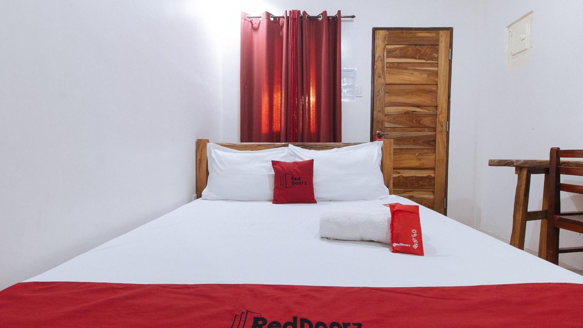 Reddoorz Plus @ Jollydays Hotel Nueva Ecija San Jose  Buitenkant foto